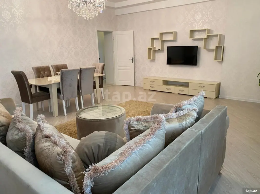 Kirayə verilir 3 otaqlı yeni tikili 135 m²