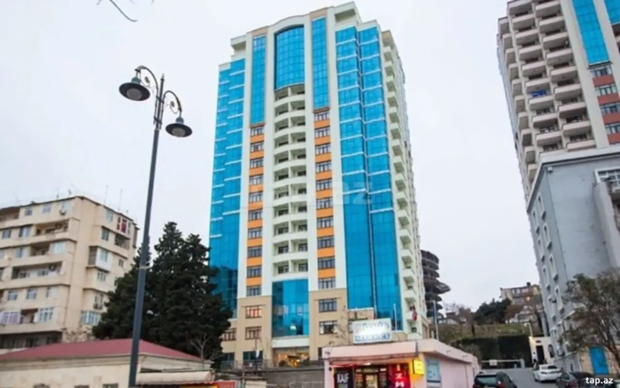 Kirayə verilir 4 otaqlı yeni tikili 210 m²