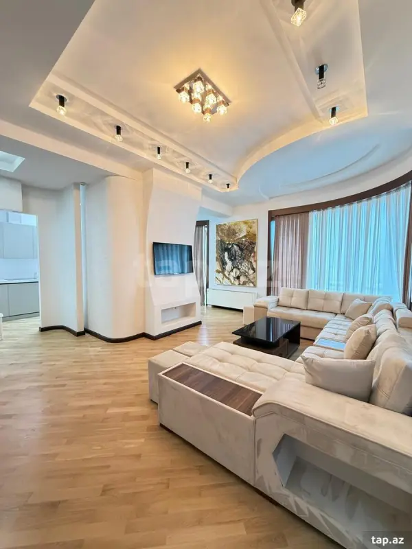 Kirayə verilir 3 otaqlı yeni tikili 140 m²