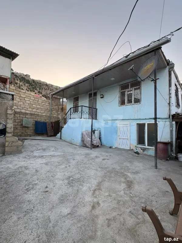 Satılır 6 otaqlı həyət evi 300 m²