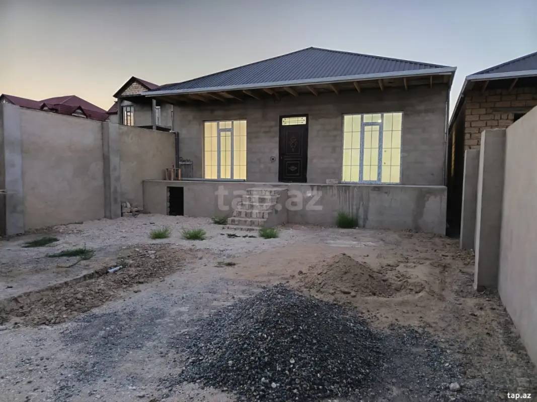 Satılır 5 otaqlı həyət evi 136 m²