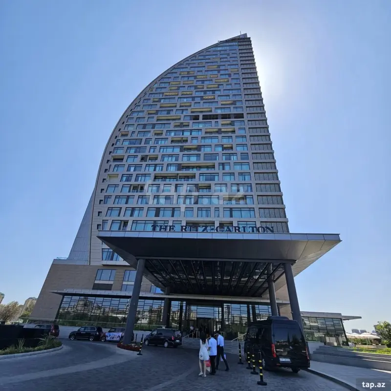 Kirayə verilir 4 otaqlı yeni tikili 180 m²