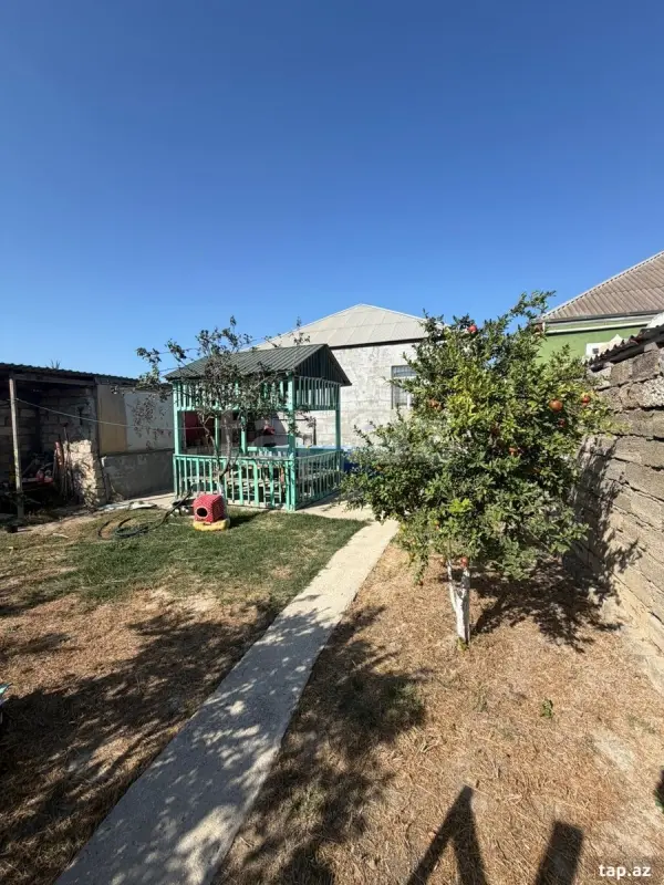 Satılır 4 otaqlı həyət evi 140 m²