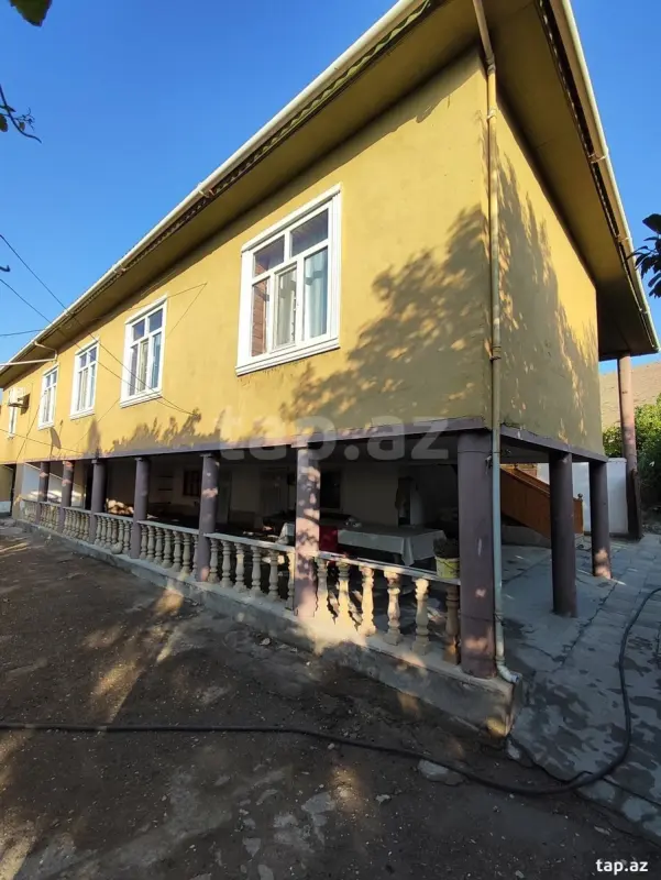 Satılır 5 otaqlı həyət evi 180 m²