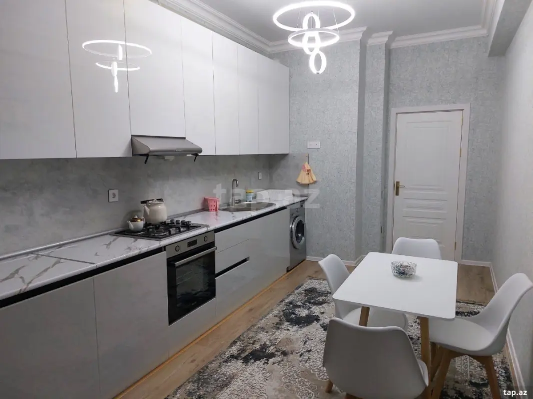 Kirayə verilir 3 otaqlı yeni tikili 140 m²