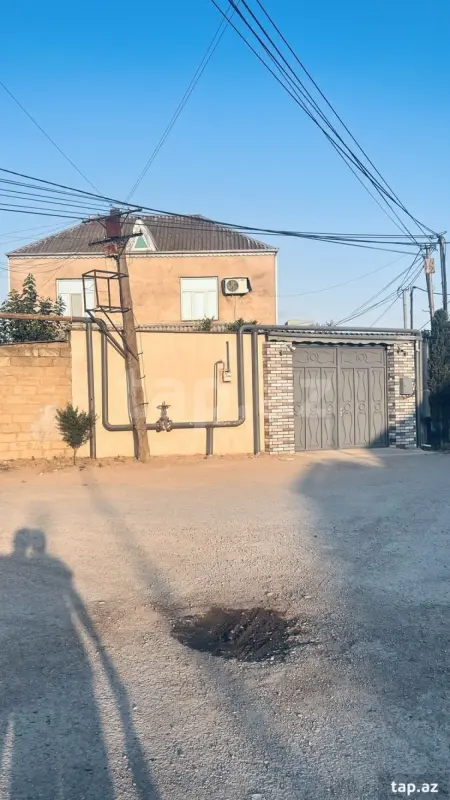 Satılır 4 otaqlı həyət evi 200 m²