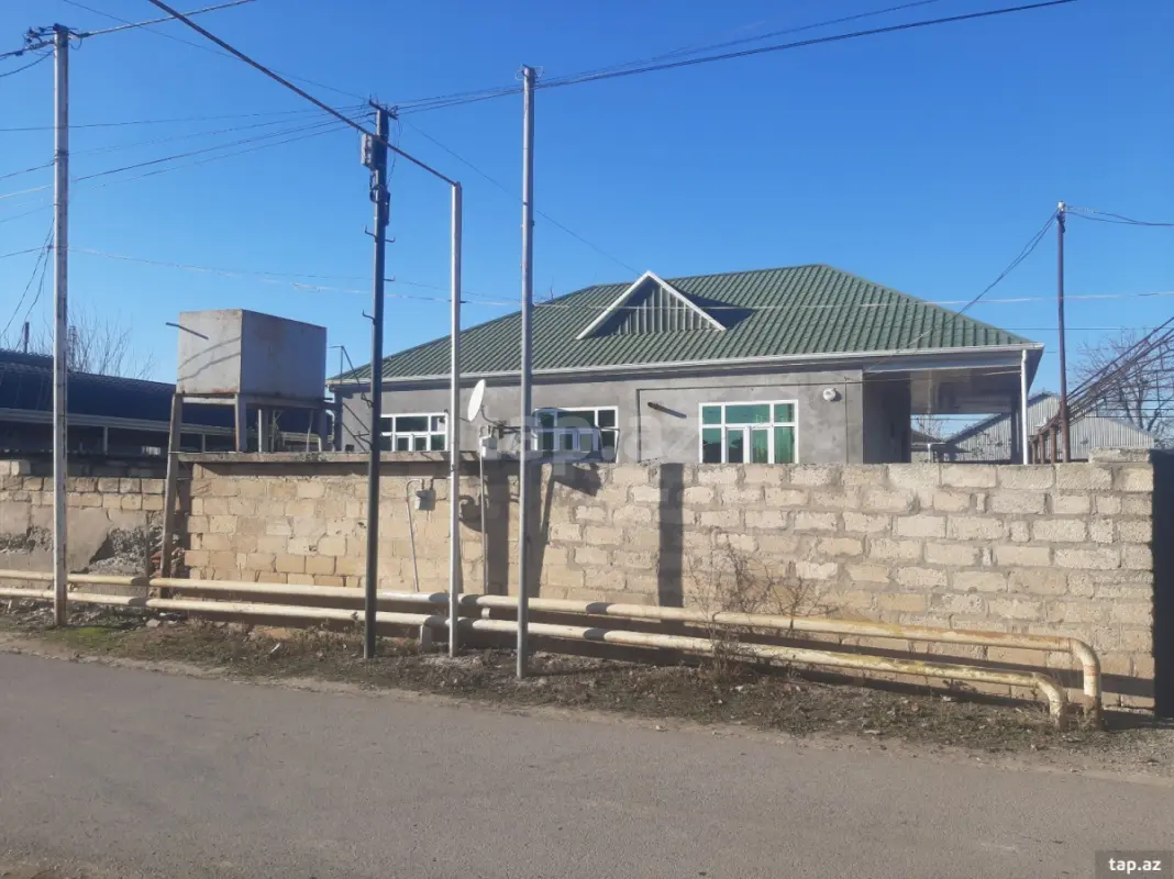 Satılır 4 otaqlı həyət evi 132 m²