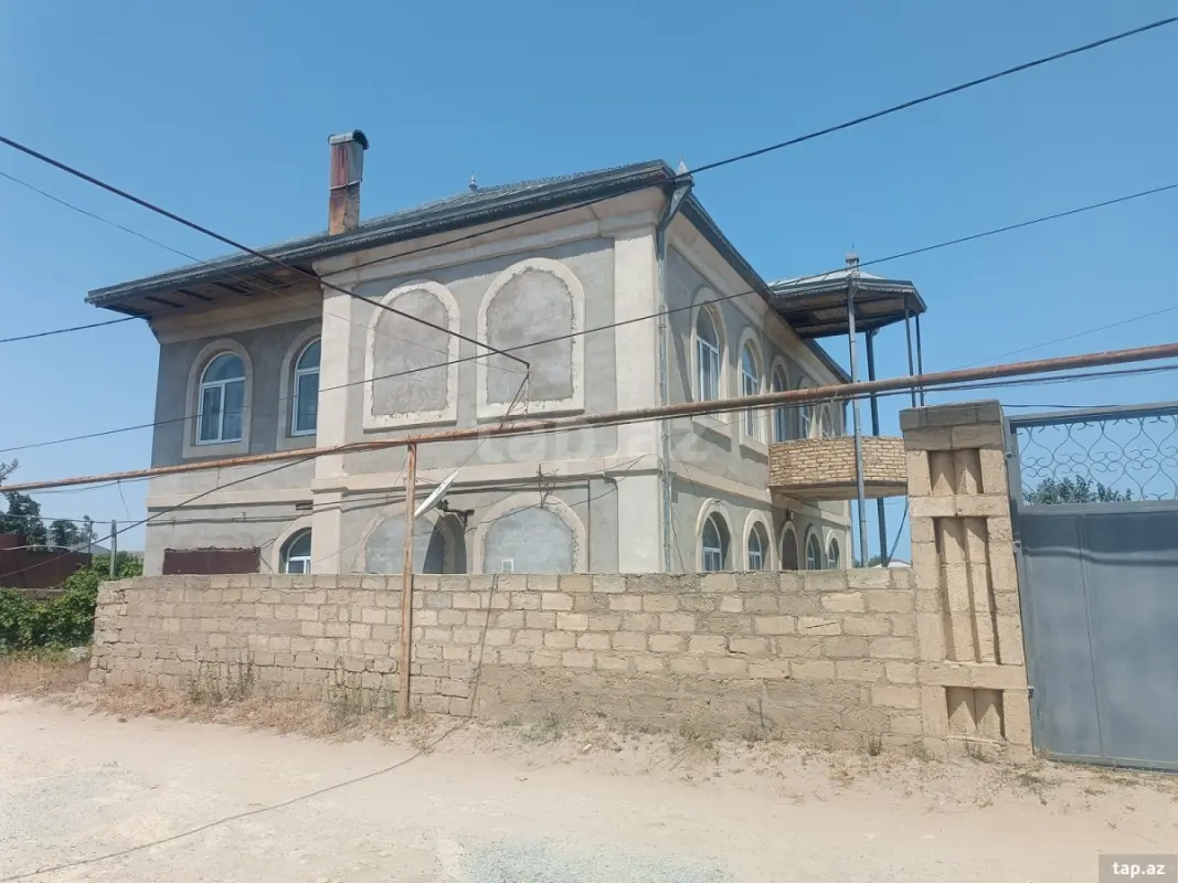 Kirayə verilir 8 otaqlı həyət evi 320 m²