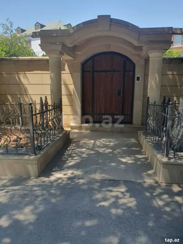 Satılır 8 otaqlı həyət evi 350 m²