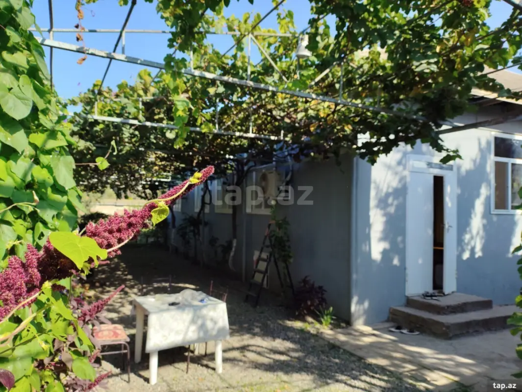 Satılır 5 otaqlı həyət evi 800 m²