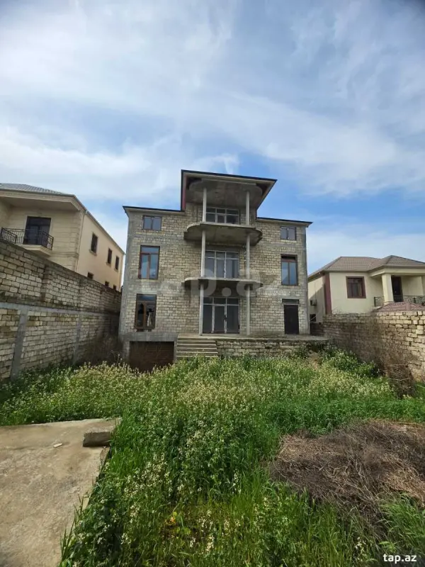 Satılır 10 otaqlı həyət evi 650 m²