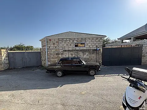 Satılır 8 otaqlı həyət evi 100 m² — Göyçay 8 otaq 100.00 m²