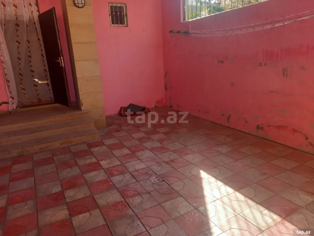 Kirayə verilir 6 otaqlı həyət evi 100 m²