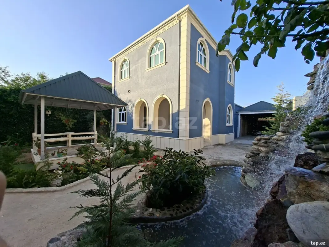 Satılır 8 otaqlı həyət evi 330 m²