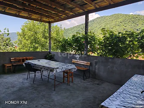 Kirayə verilir 4 otaqlı həyət evi 160 m² — Qax 4 otaq 160.00 m²
