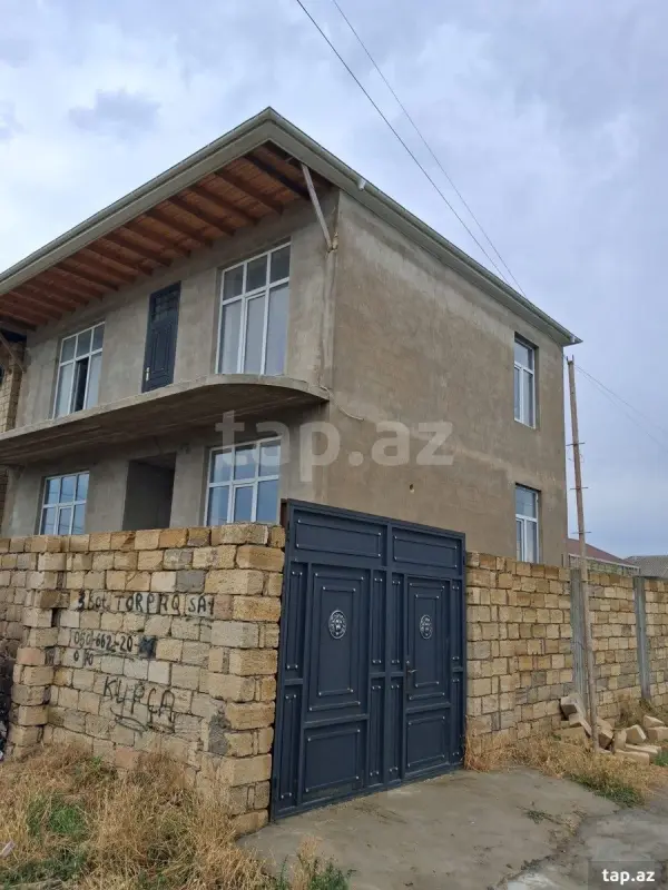 Satılır 5 otaqlı həyət evi 180 m²