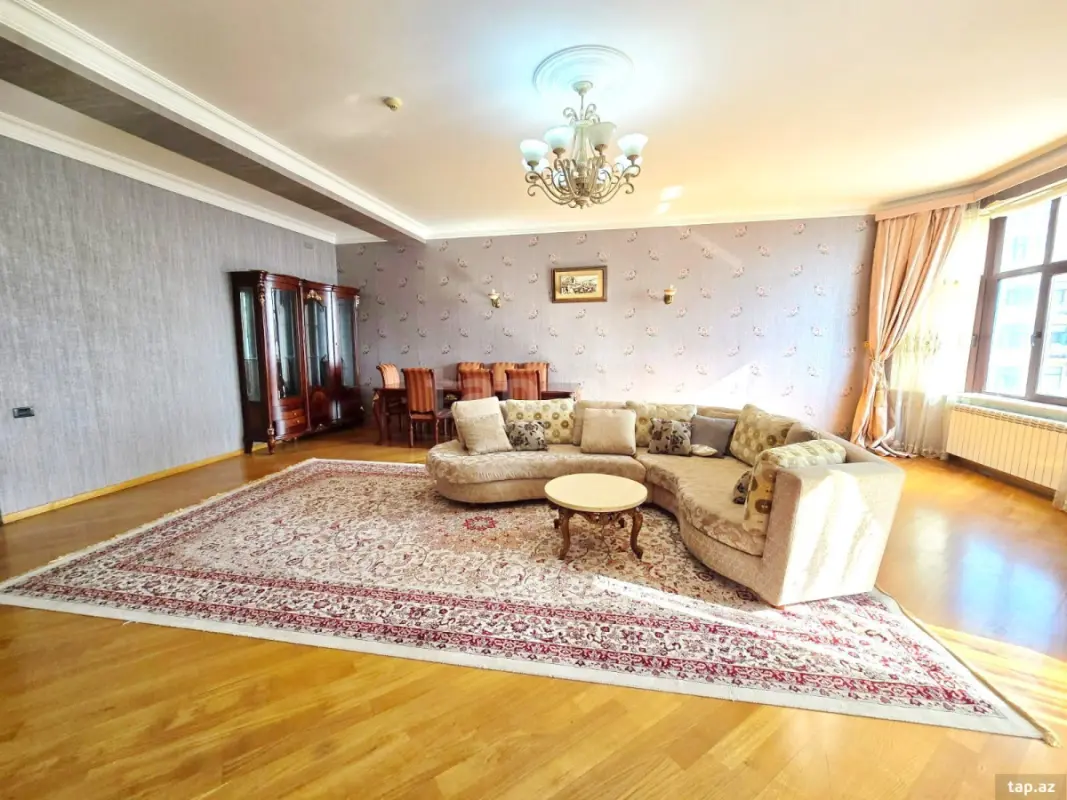 Kirayə verilir 3 otaqlı yeni tikili 170 m²