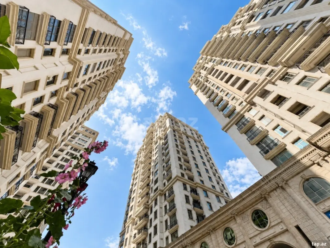 Satılır 3 otaqlı yeni tikili 130 m²