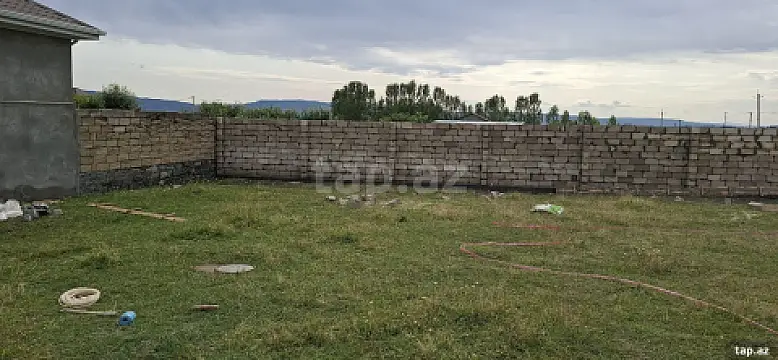Satılır torpaq sahəsi — Şəki