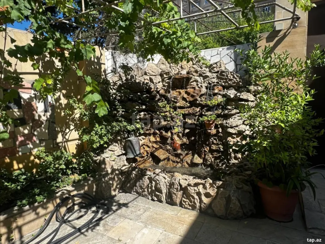 Satılır 5 otaqlı həyət evi 270 m²