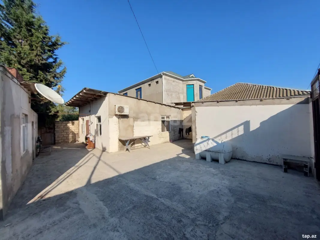Satılır 3 otaqlı həyət evi 300 m²
