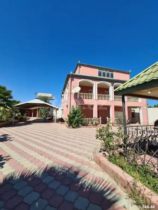 Satılır 6 otaqlı həyət evi 220 m²