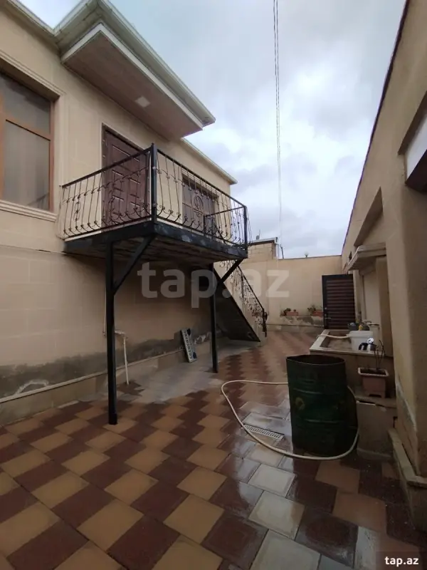 Satılır 6 otaqlı həyət evi 240 m²