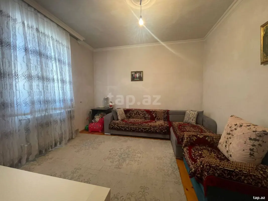 Satılır 7 otaqlı həyət evi 300 m²
