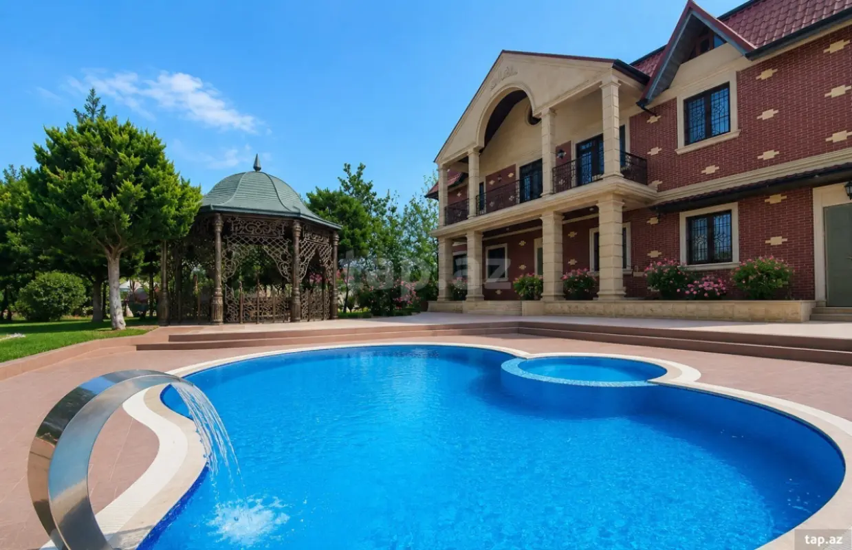 Satılır 8 otaqlı həyət evi 700 m²