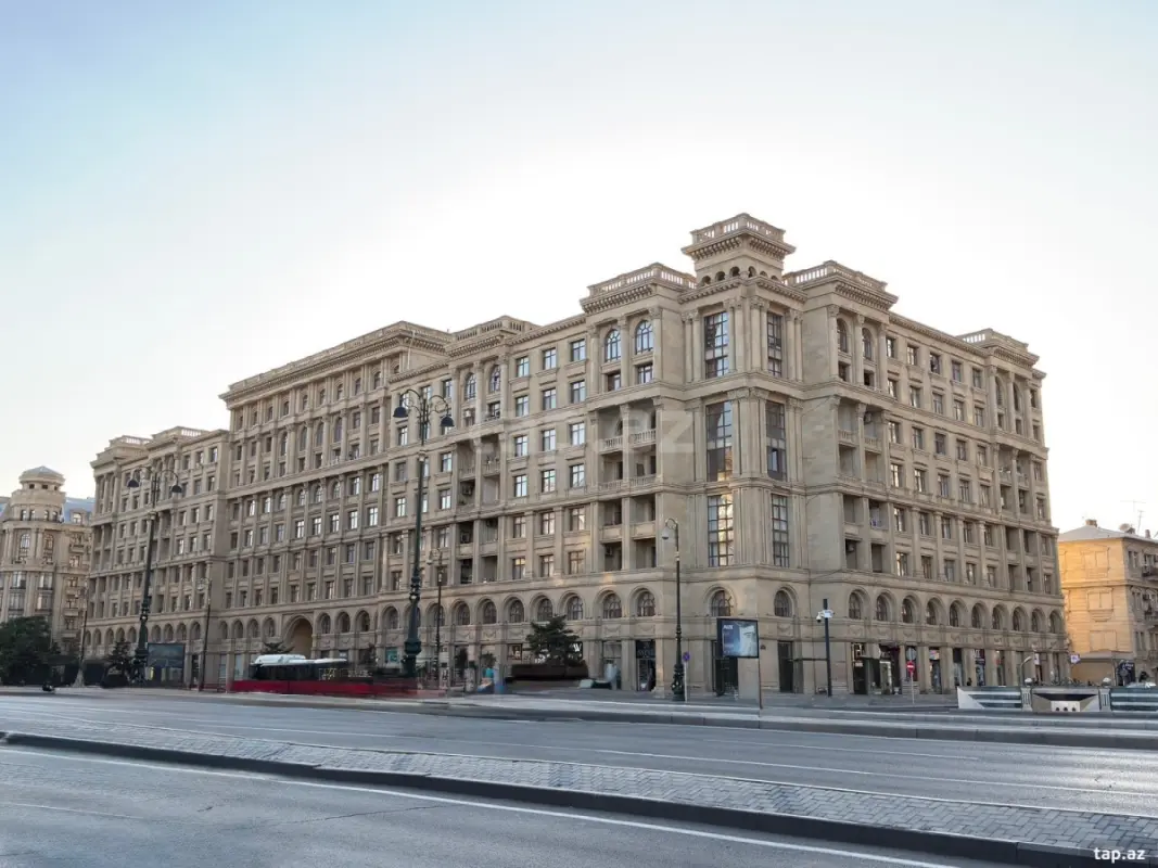 Satılır 8 otaqlı yeni tikili 790 m²
