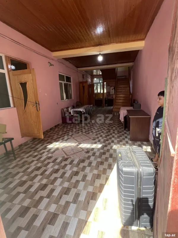 Satılır 8 otaqlı həyət evi 248 m²