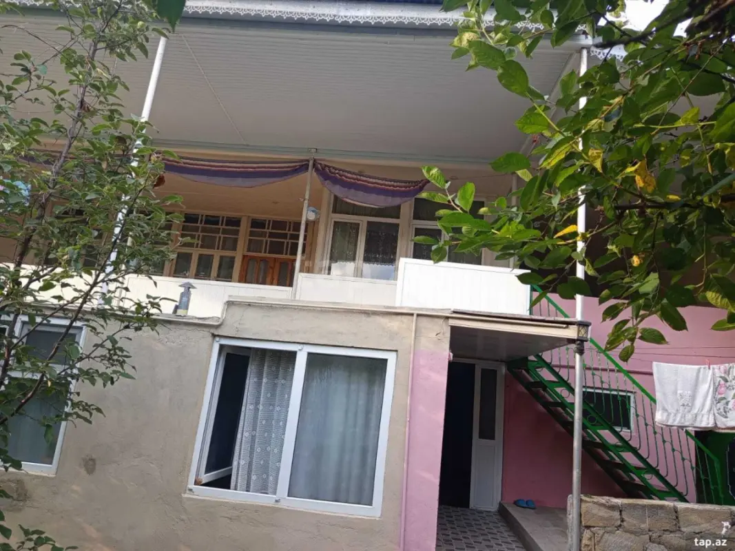 Satılır 7 otaqlı həyət evi 180 m²