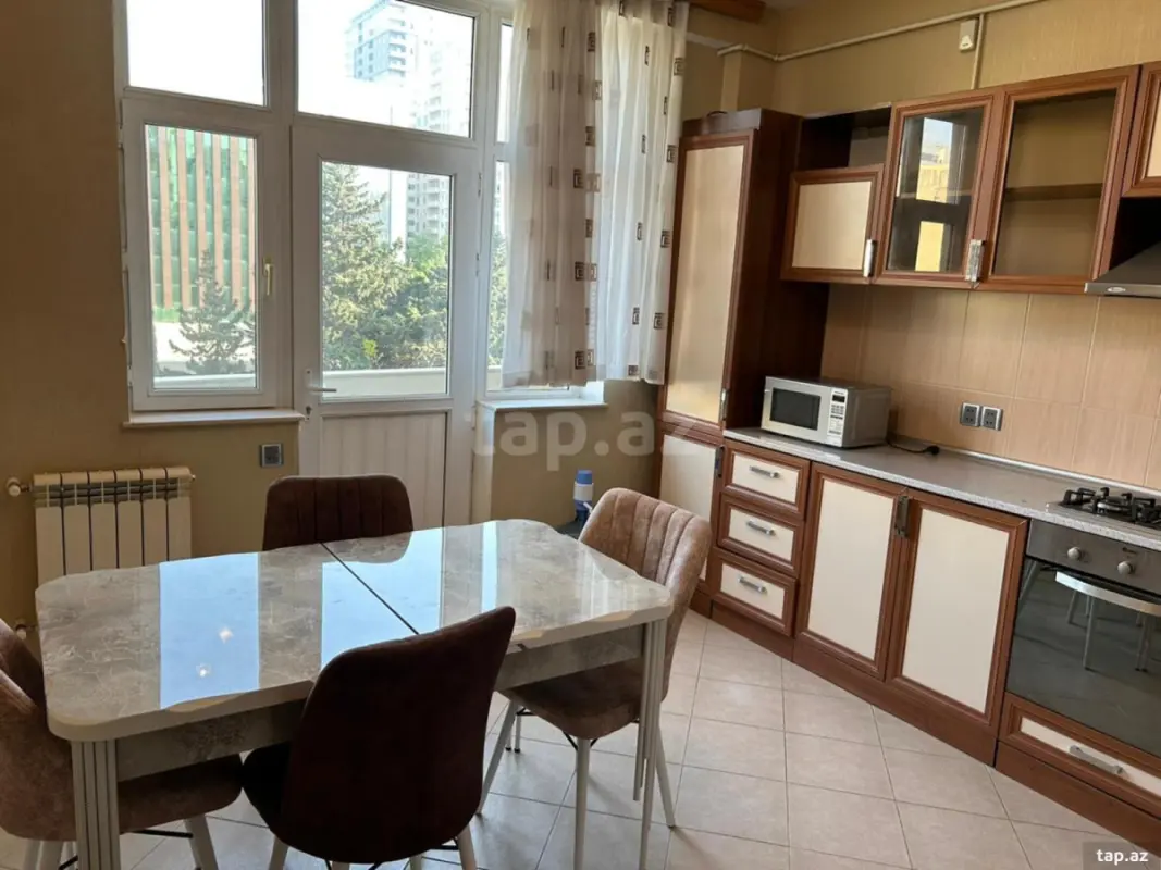 Kirayə verilir 2 otaqlı yeni tikili 65 m²