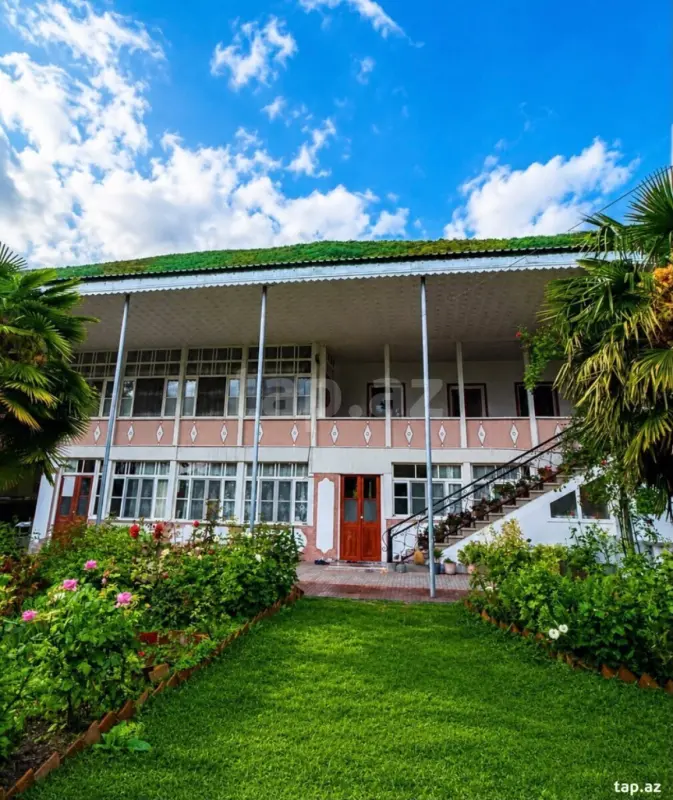 Satılır 10 otaqlı həyət evi 150 m²