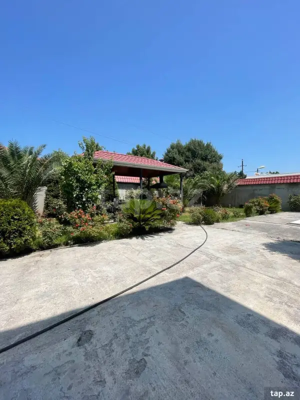 Satılır 4 otaqlı həyət evi 200 m²