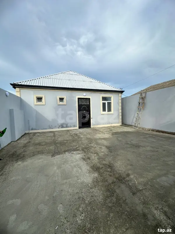 Satılır 4 otaqlı həyət evi 25 m²