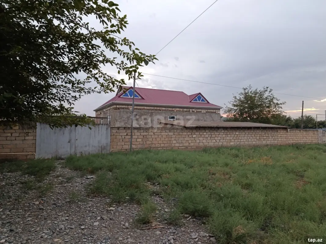 Satılır 5 otaqlı həyət evi 143 m²