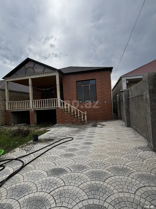 Satılır 4 otaqlı həyət evi 140 m²