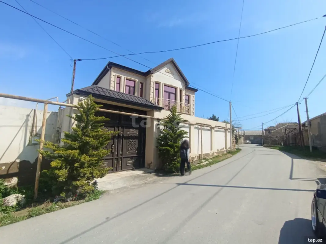 Satılır 6 otaqlı həyət evi 250 m²