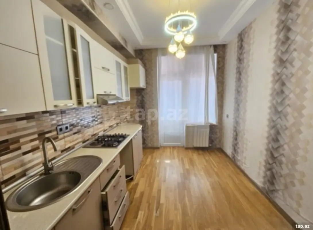 Satılır 3 otaqlı yeni tikili 100 m²