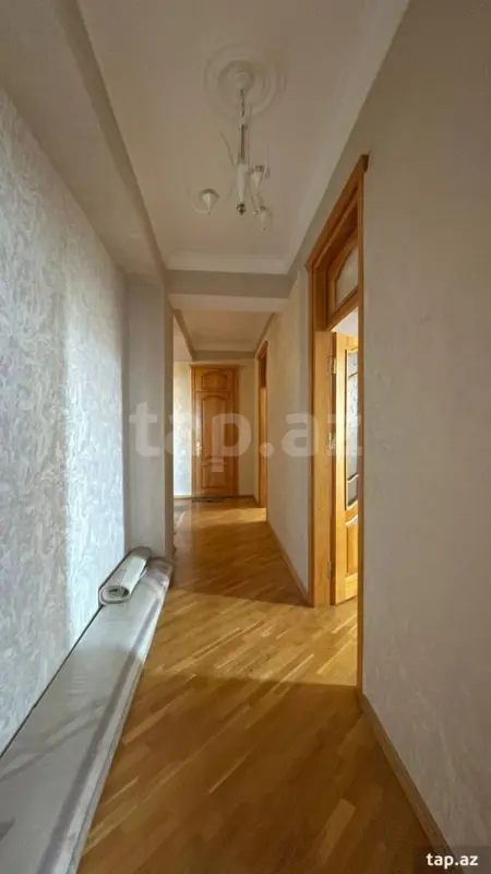 Kirayə verilir 3 otaqlı yeni tikili 143 m²