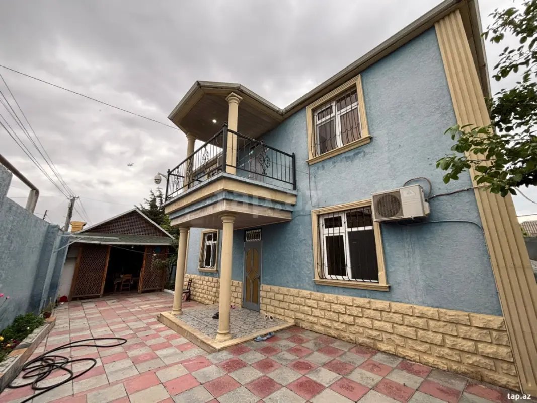 Satılır 6 otaqlı həyət evi 180 m²