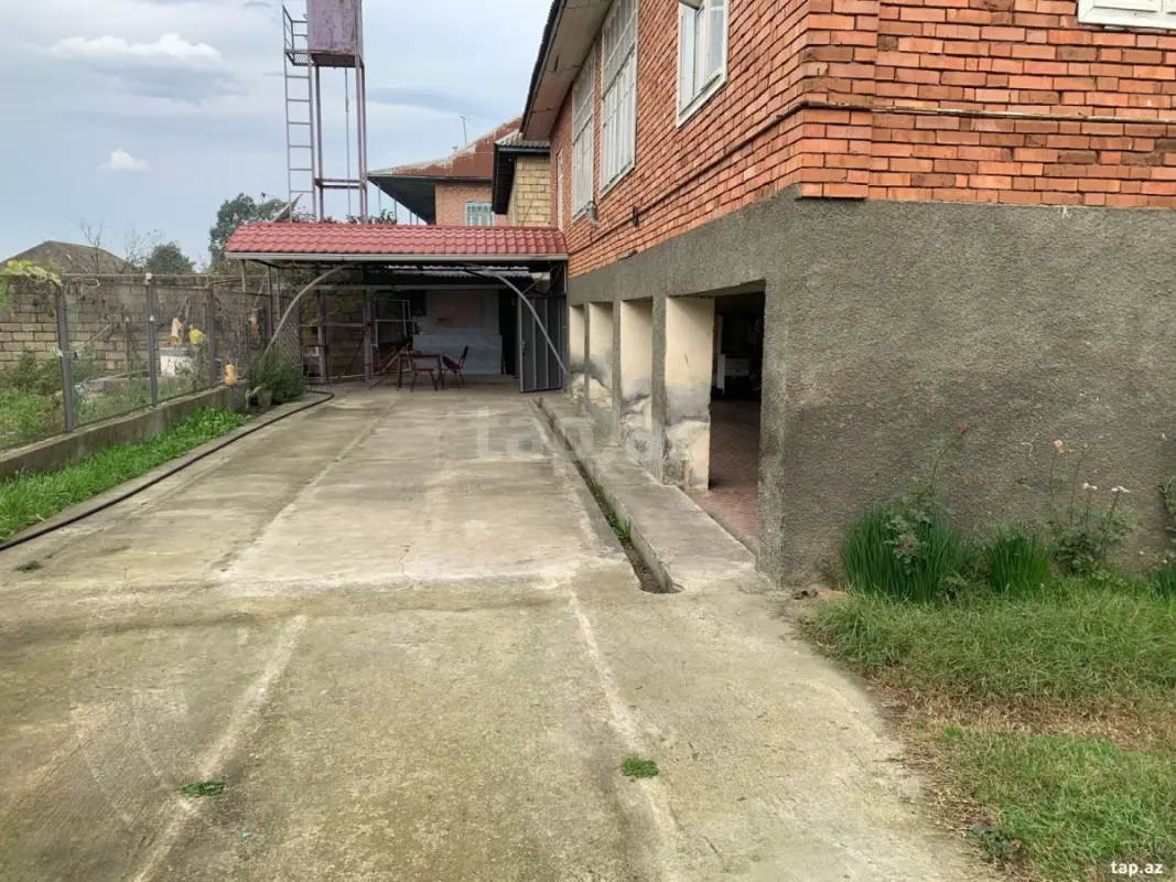 Satılır 4 otaqlı həyət evi 140 m²