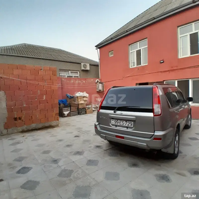 Satılır 8 otaqlı həyət evi 200 m²