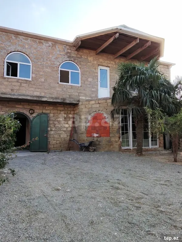 Satılır 6 otaqlı həyət evi 250 m²