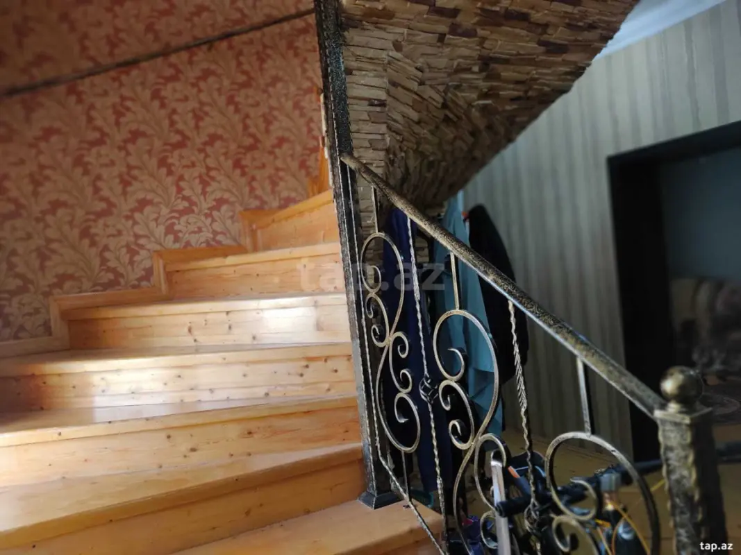 Satılır 5 otaqlı həyət evi 180 m²