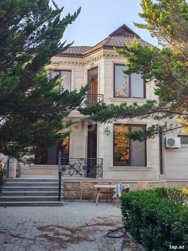 Satılır 6 otaqlı həyət evi 200 m²