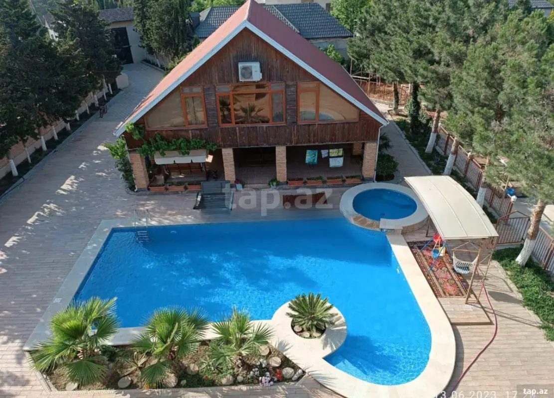 Satılır 8 otaqlı həyət evi 500 m²