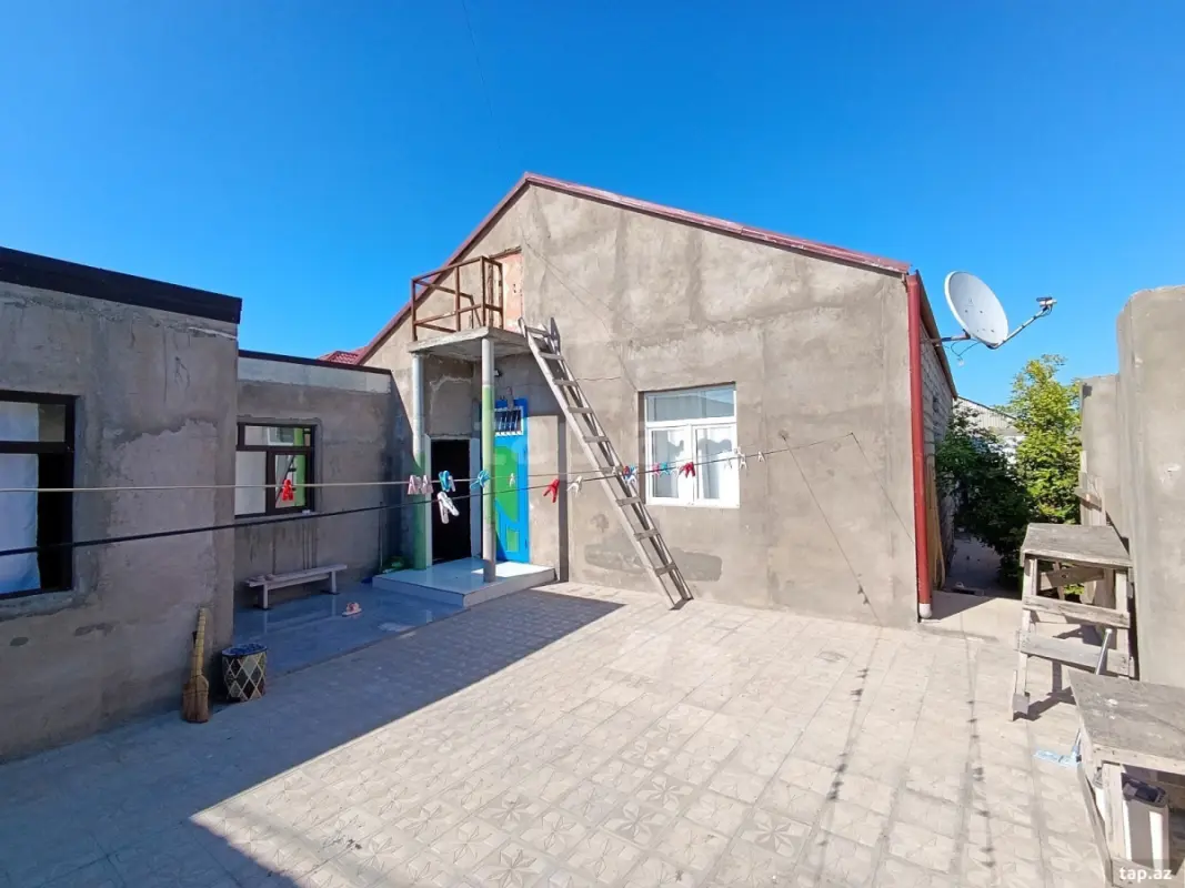 Satılır 4 otaqlı həyət evi 245 m²