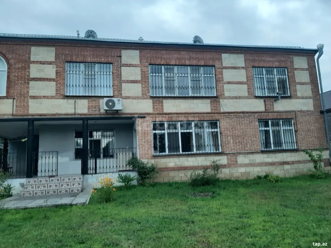 Kirayə verilir 8 otaqlı həyət evi 100 m²